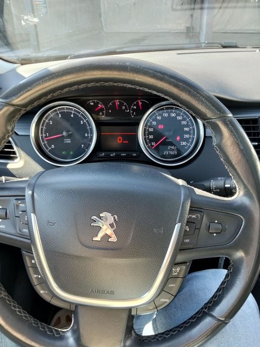 Peugeot 508 SW 2012