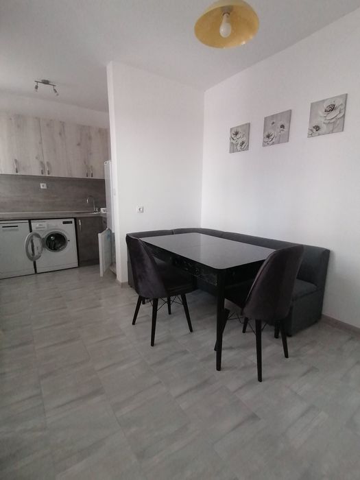 Дава се под наем Тристаен апартамент в Русе, Търговия на едро - 95 кв.м за 510 € - Снимка #6