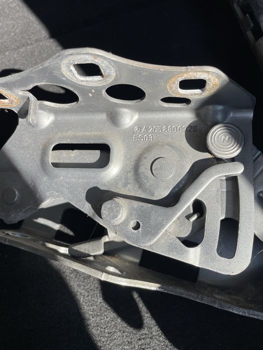 Mercedes w205 предна облицовка ключалка преден капак буфер греда