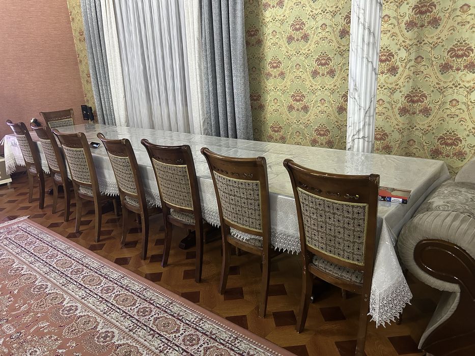 Стол на 20 персон и стулья