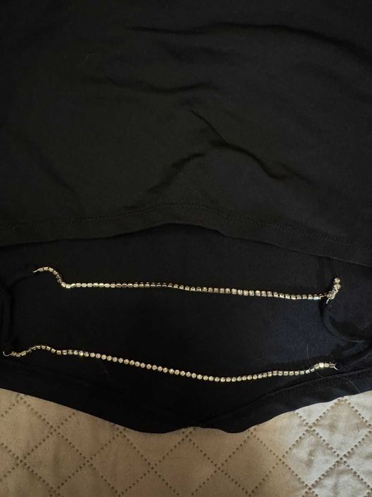 Черна тениска с детайлен гръб - Bershka