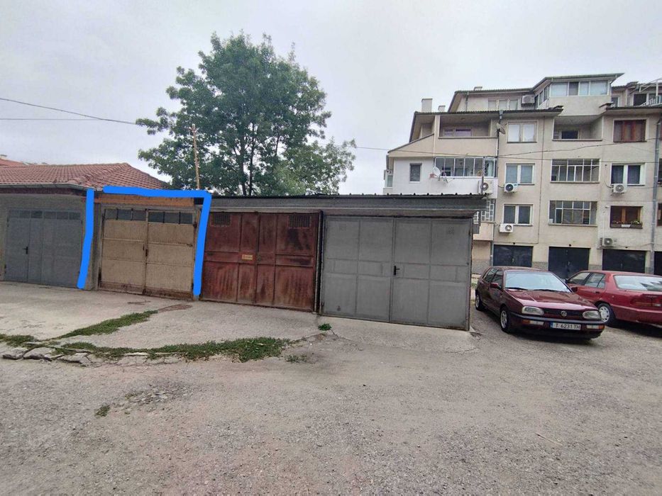 Гараж ! Район Трапезица !