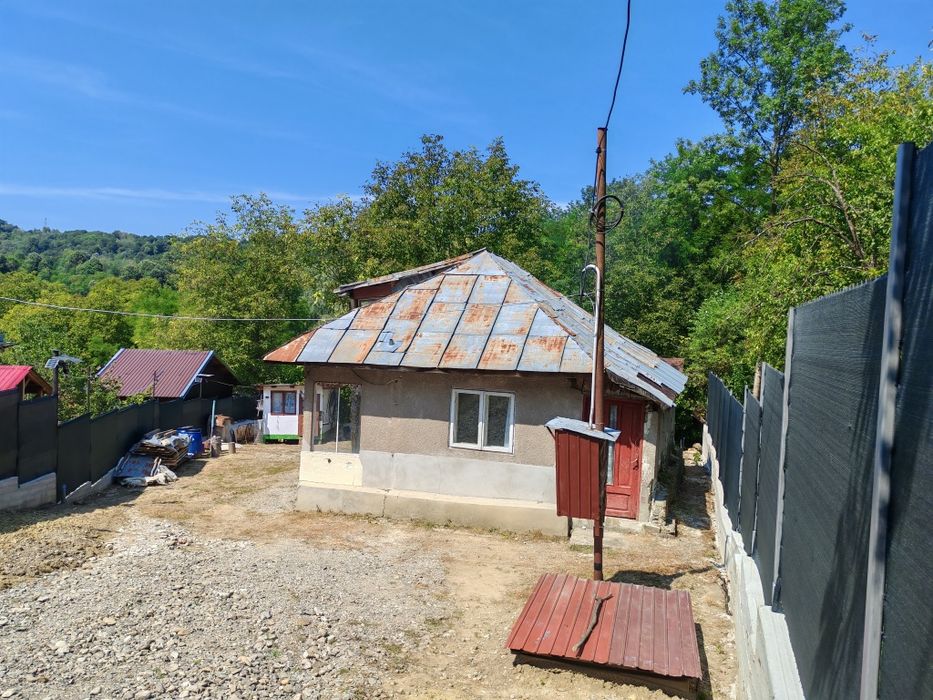 Teren cu casa demolabila de vânzare