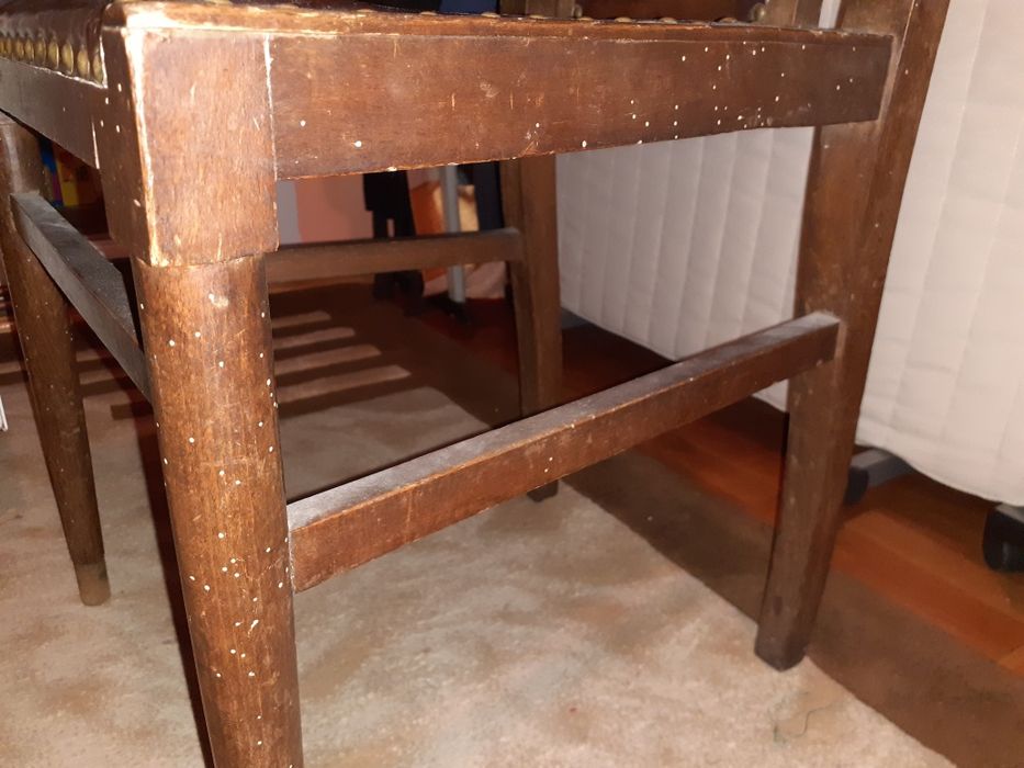 Scaun vechi tapiterie piele cu modele