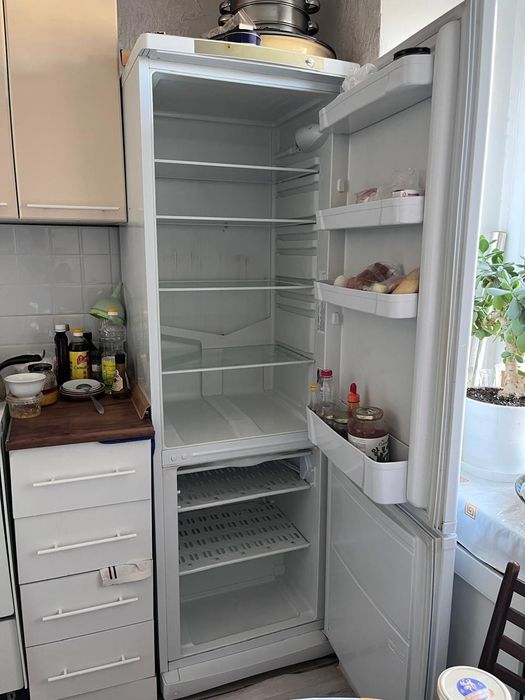 Срочно продам холодильник indesit