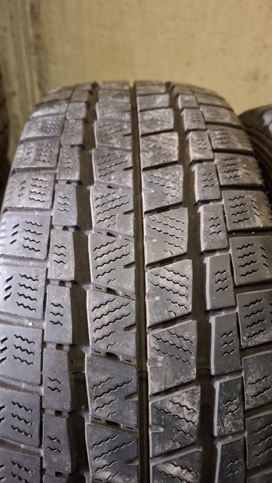 2бр зимни бусови гуми Falken 195 60 16C