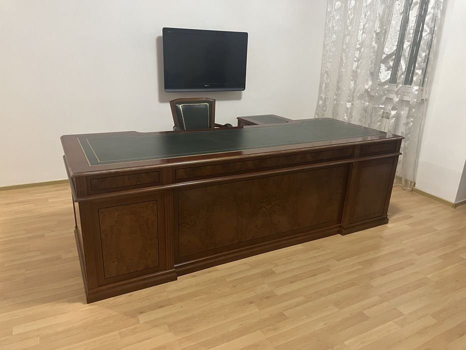 Стол руководителя