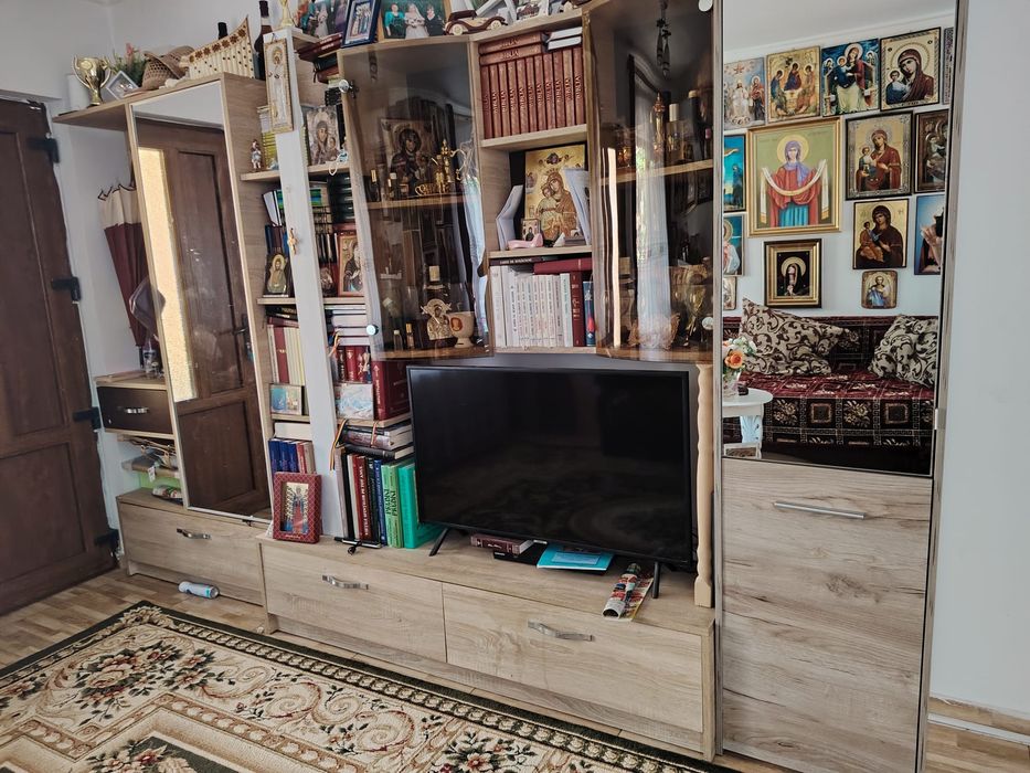 Set mobilier sufragerie- biblioteca+ dulap haine hol cu oglinzi, pantofar.