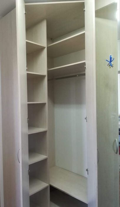 Продам шкаф в прихожую с зеркалом