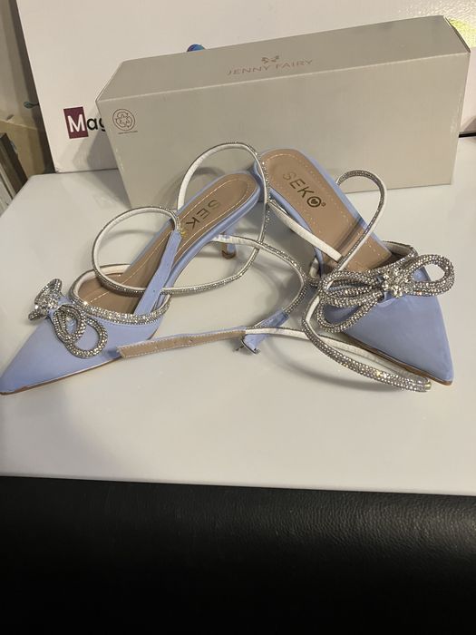 Дамски официални обувки.