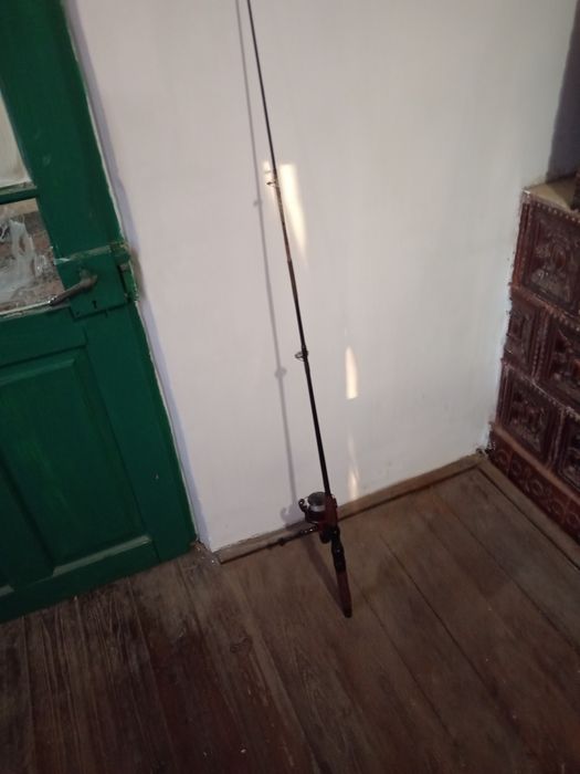 Vând lanseta Germina cu mulineta
