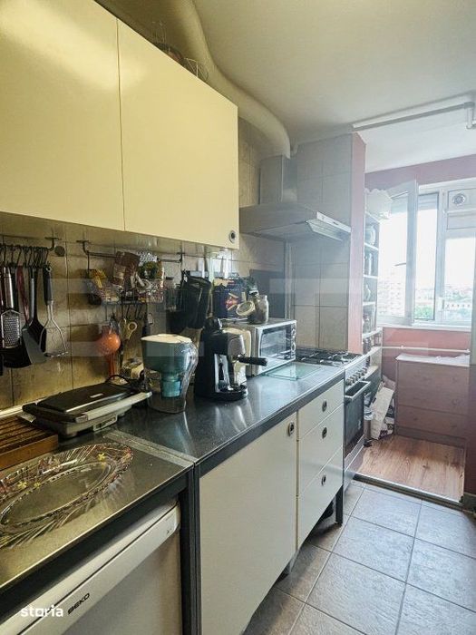 Apartament decomandat cu 3 camere in zona Torontalului