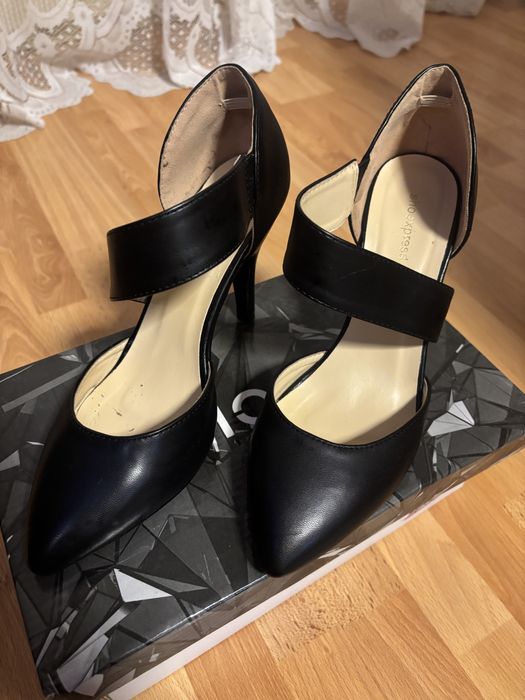 Черни високи обувки 37 номер