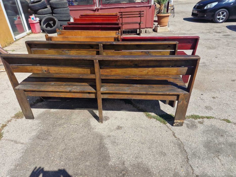 Дървени пейки, два варианта от масивна дървесина.