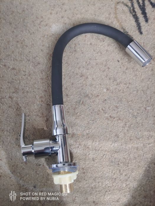 Смеситель на одну воду.