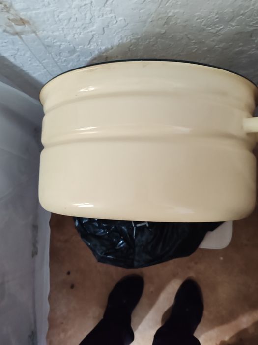 Продам кастрюлю большую