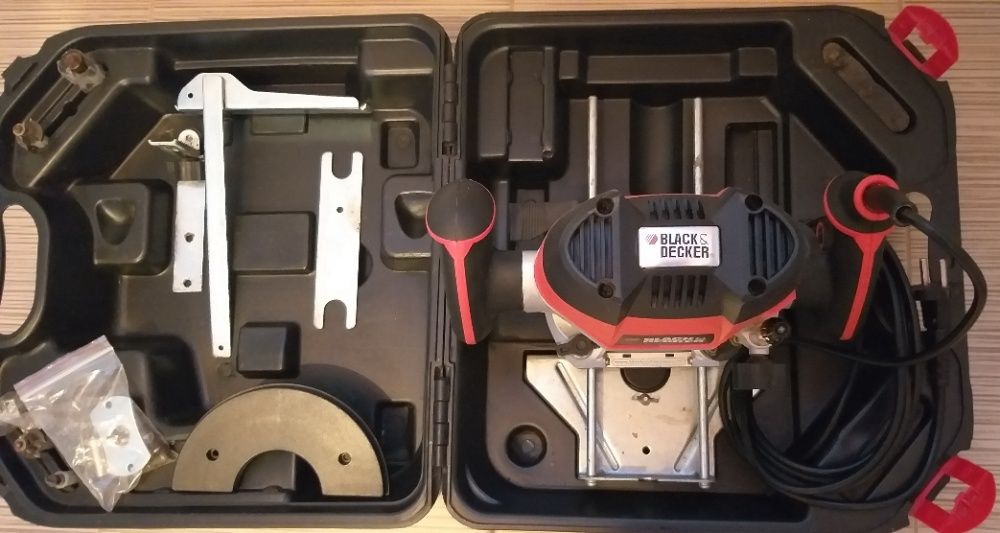 Masina de frezat Black & Decker KW900EKA 1200 W 28000 RPM 55mm complet