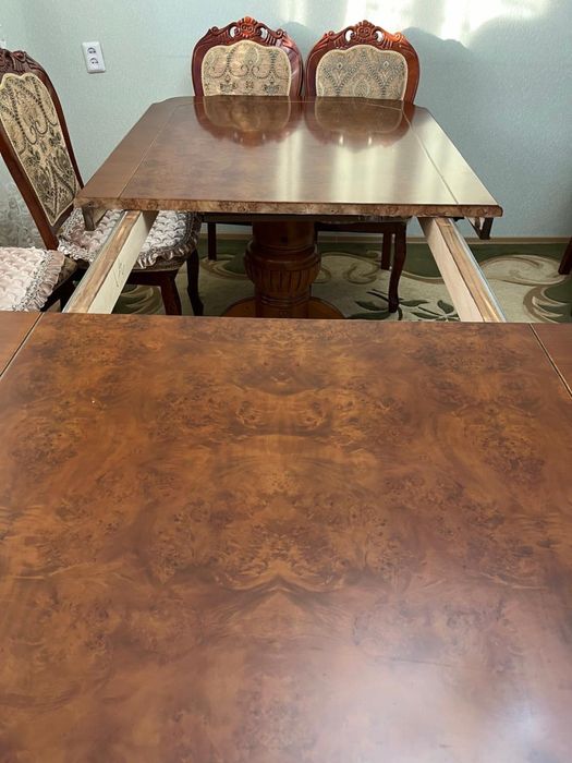 Стол со стульями