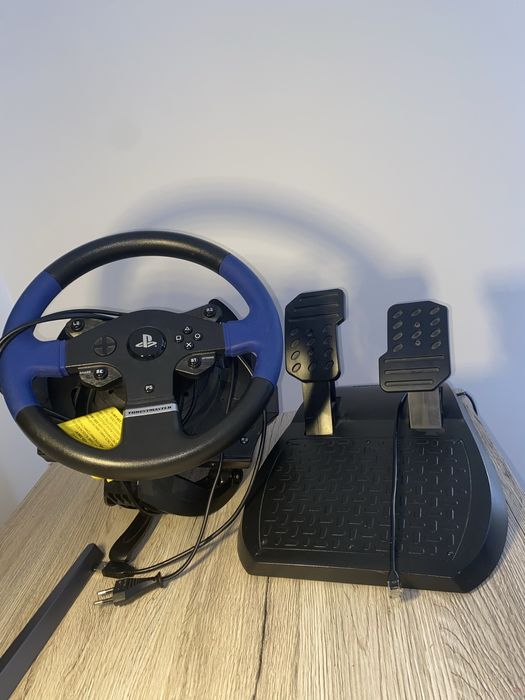 Volan + pedale Thrustmaster T150 – Practic nou, folosit doar 5 ori