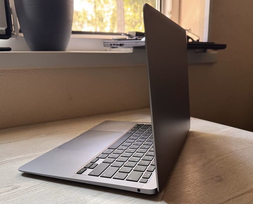 MacBook Air M1 в идеальном состоянии
