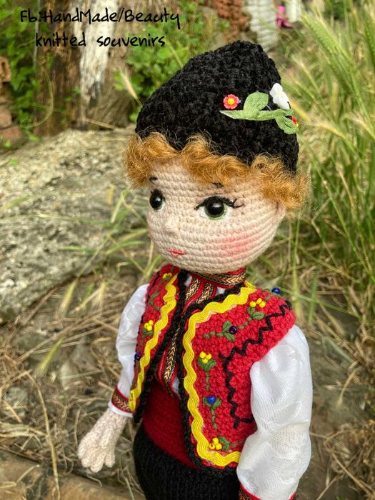 Кукли в народни носии