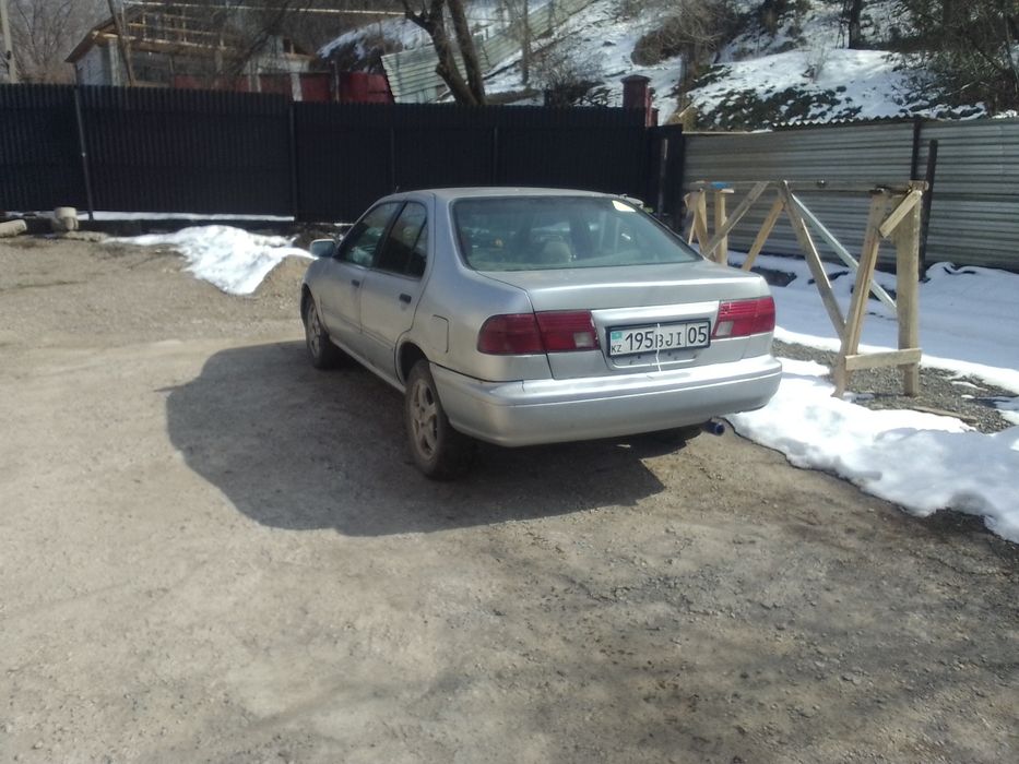 Нисан сани продам