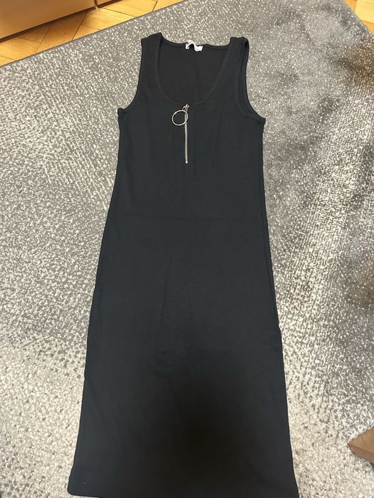 Черна дамска рокля с цип – нова и стилна