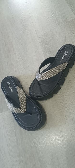 Продам  новые шлепки