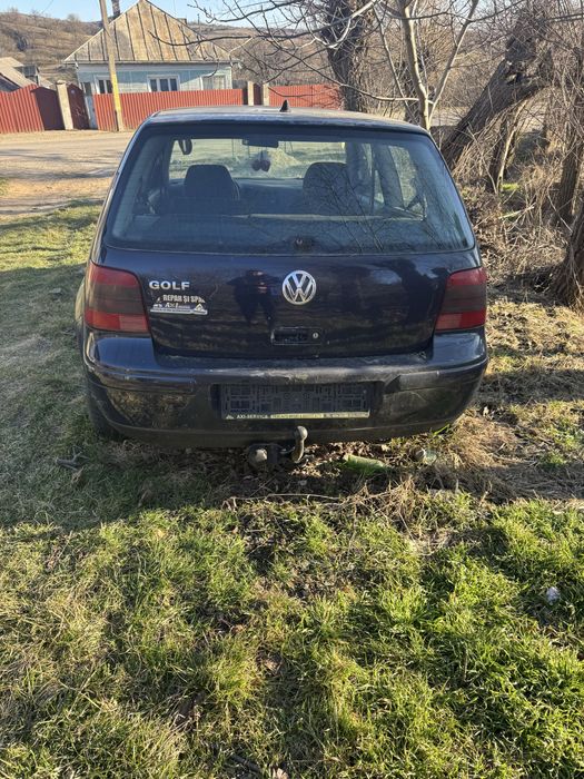 Vand golf 4 pentru dezmembrari