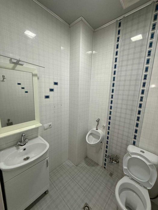 Сдаётся офис в аренду в центре города. Ойбек Ор:р Гостиница"Grand Mir"