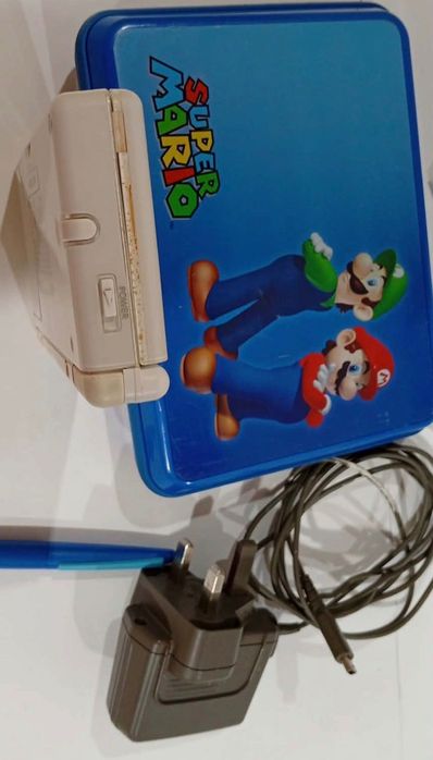 Nintendo DS Lite White + Super Mario Case