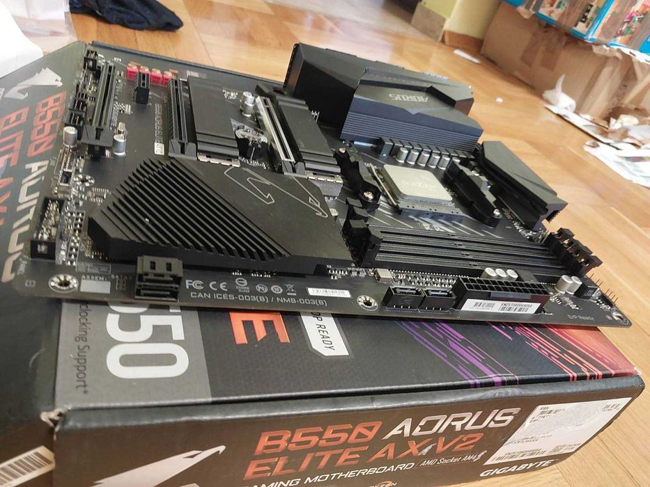 AMD Ryzen 7 5800X + Gigabyte B550 Aorus Elite Wi-Fi