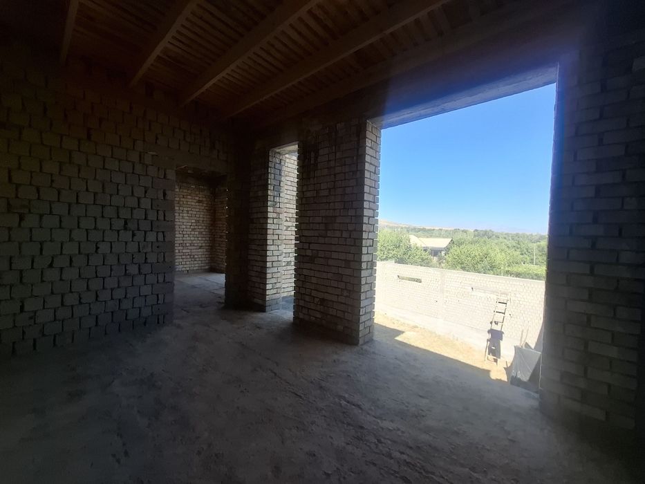 Oqtoshda srochna karopka dacha sotiladi