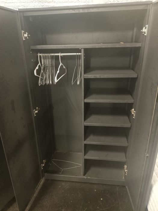 Dulap metalic cu rafturi