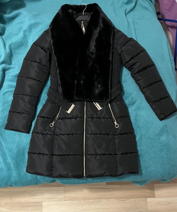 Vand geaca marimea S de calitate