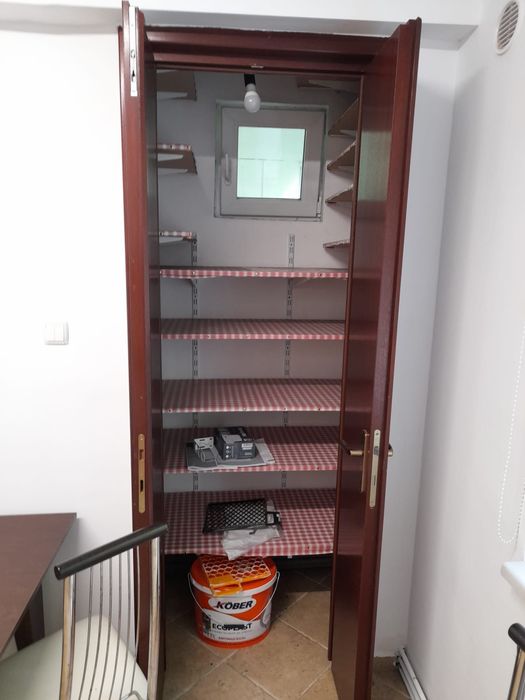 Inchiriez apartament in str. Plopilor