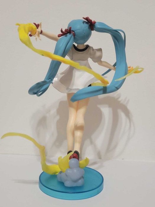 A Hatsune Miku figure new