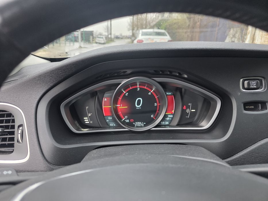 Volvo V40 (2013) • 1.6 D2 • 115 CP • Consum foarte redus • Navigație,