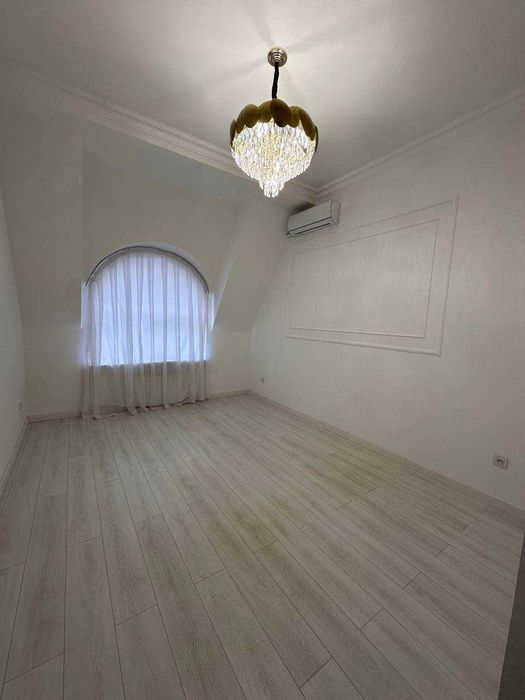 Продается квартира в новостройке в центре Ташкента.