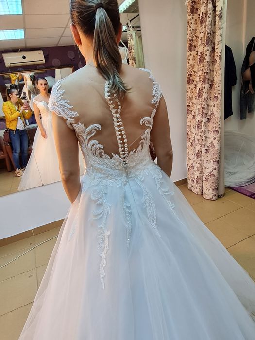 Vând rochita de mireasă