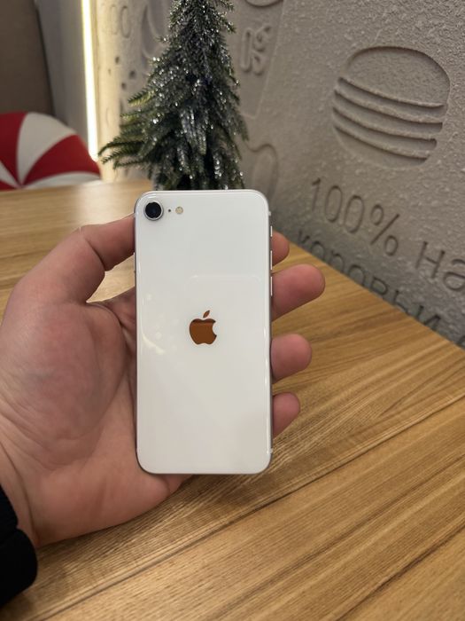 Продам Айфон SE 2
