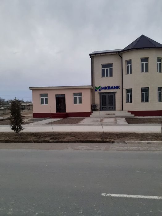 Мойнакта 2 этажлы здание сатылады магазин менен