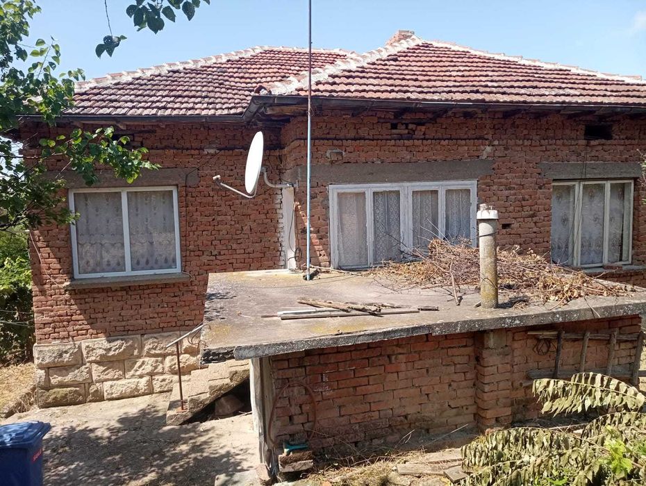 Продавам къща в с.Тръстеник
