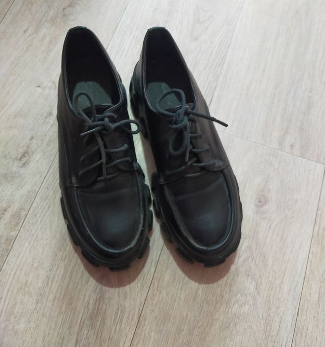 Продам  лоферы женские