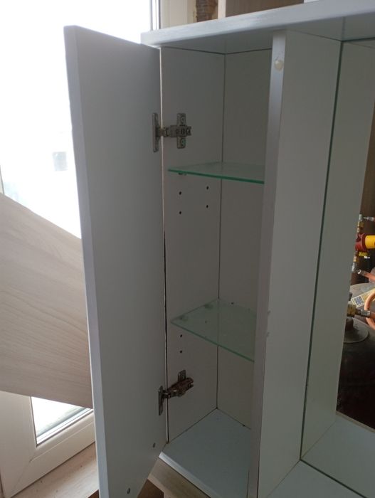 Полка в ванную с 2 дверками