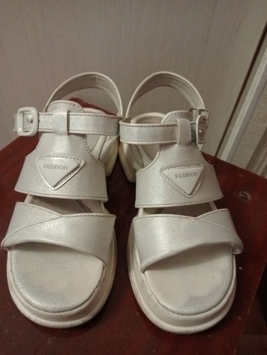 Продаю летнее сандали на девочку