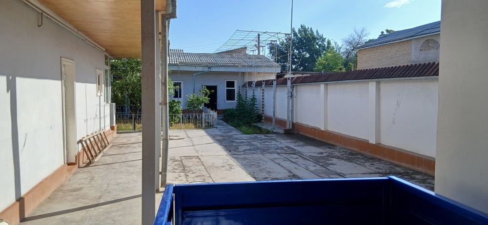 Бекобод шахрида городда ховли сотилади