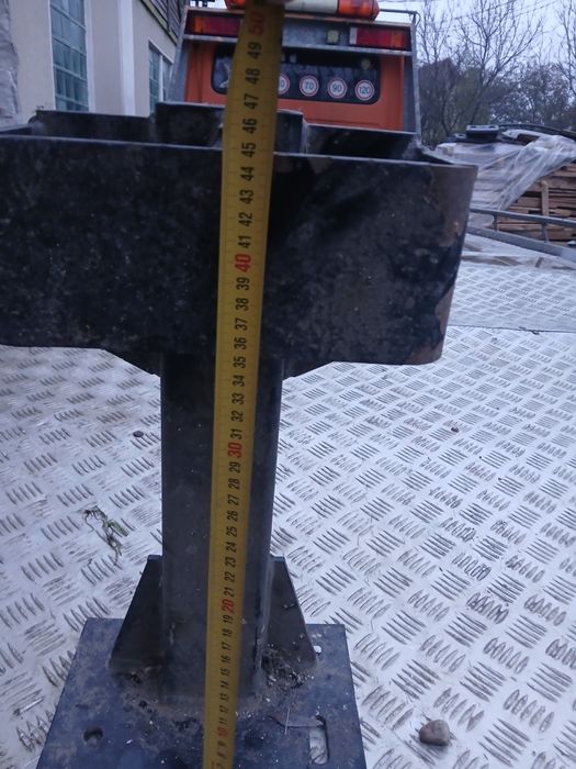 Suporti fier ,foarte solizi ,dimensiunile sunt  in poze