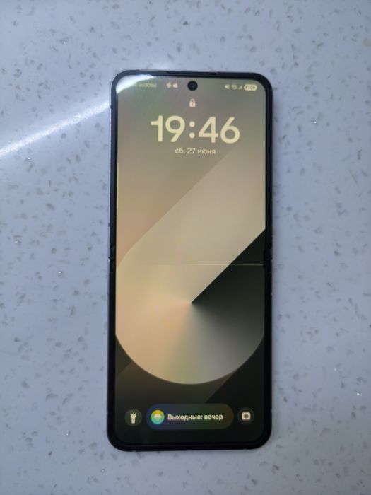 Samsung Flip 6 в идеальном состоянии