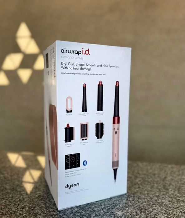 Акция При покупке Dyson Airstrait в подарок Dyson Styler Origin